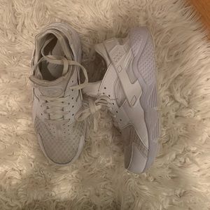 NIKE white Hurache Sneakers